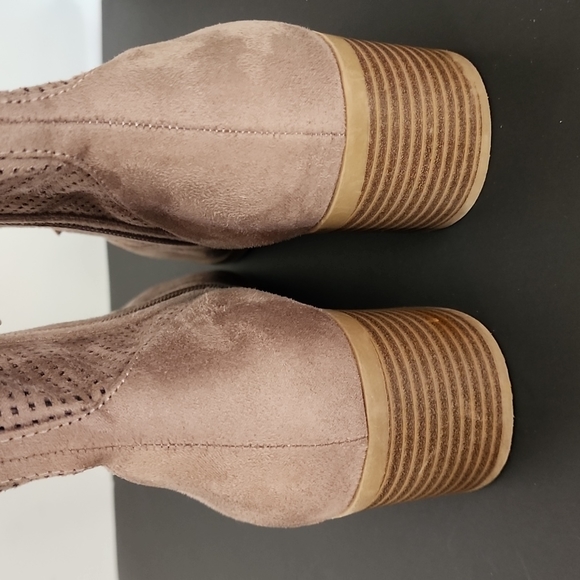 City classified tan size10 booties women's Perforated Ankle Boots suede zipper - Picture 11 of 12